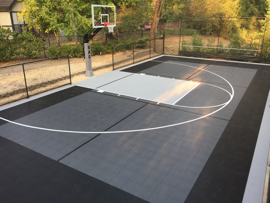 Outdoor BounceBack multi-court in black, graphite and alloy